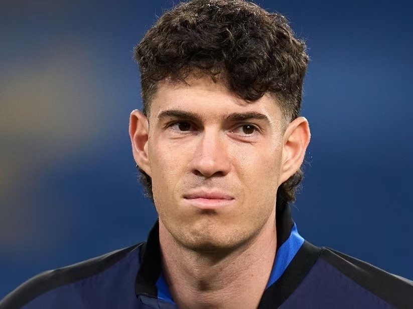 依旧将莱万 依旧将莱万