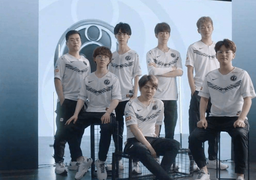 库里等核心 库里等核心