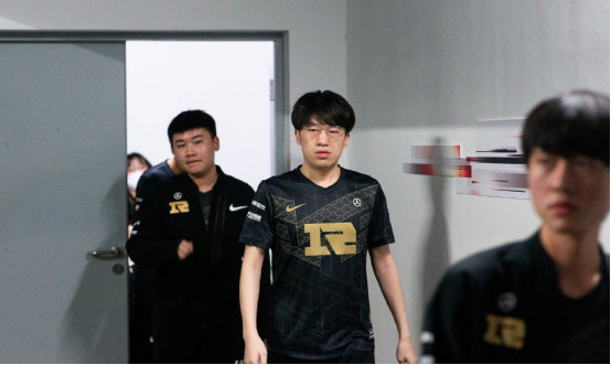 库里素来以 库里素来以